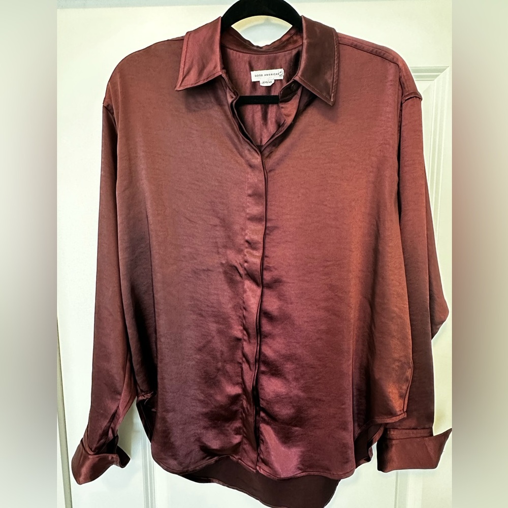 Good American Satin Button-Up Blouse in Deep Burgundy